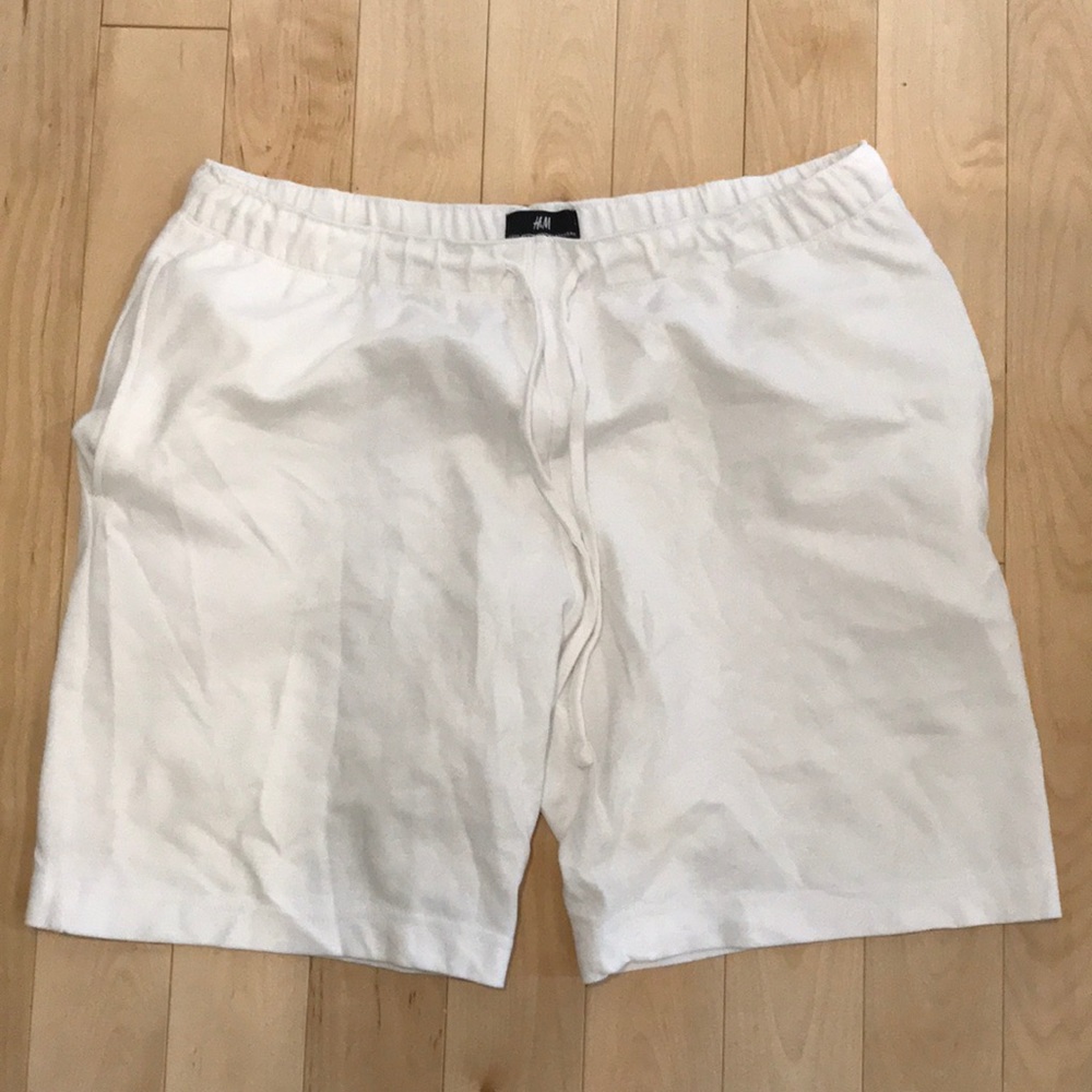 White H&M gym short